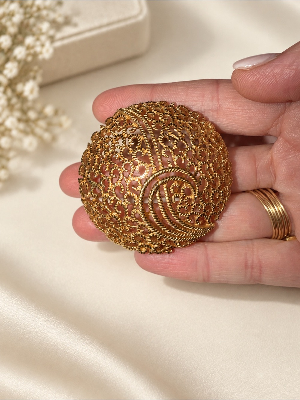 Vintage Crown Trifari Gold Tone Filigree Brooch & Clip Earrings 3-Piece Set - Picture 7 of 12